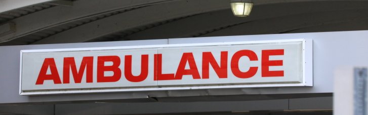 Внаслідок удару росіян по Херсону загинула жінка, ще одну — поранено