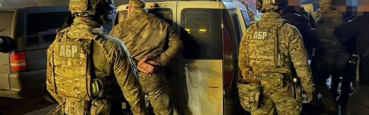 Пятерых должностных лиц ТЦК и правоохранителя из Буковины подозревают в пытках, незаконном лишении свободы и взяточничестве, — ДБР