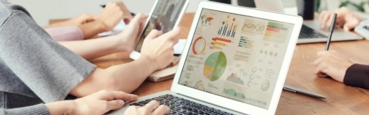 Що робить Data Analyst та скільки він заробляє