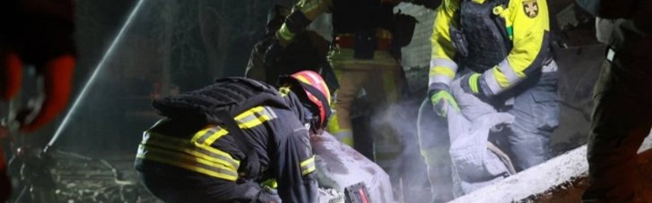 Рятувальники працювали понад дві доби: в Харкові розібрали завали після ракетного удару (ФОТО)