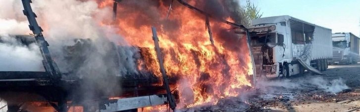 На Дніпропетровщині ворог вдарив по АЗС та автобусу з дітьми (ФОТО)
