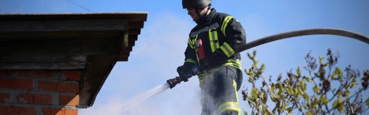 Росіяни зранку атакували Чернігівщину: Пошкоджено "Укрпошту", адмінбудівлі та будинки