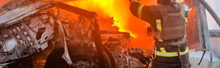 Під ударами на Чернігівщині опинилися автомобілі, стоянка та будинок культури