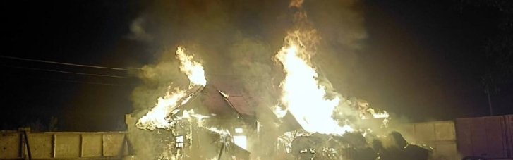 На Черниговщине ночью поражено сельхозпредприятие, сгорело более 20 тонн кормов
