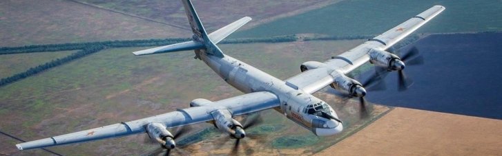 Пошкодження Ту-95: з'явилися фото наслідків удару по аеродрому "Енгельс-2"