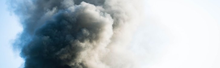 В Хмельнитчине во время вражеской атаки повреждено медучреждение, есть пострадавшие