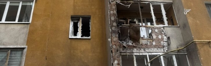 В Хмельницком вражеский дрон попал в многоэтажку