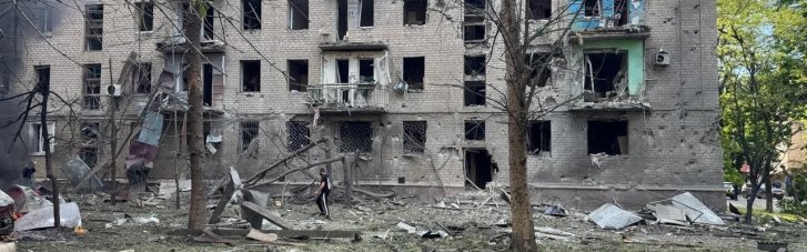 Окупанти скинули авіабомби на центр Краматорська, постраждали 12 цивільних (ФОТО)
