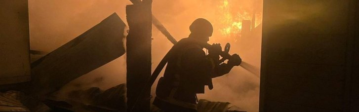 Ворог масовано атакував Київщину дронами та ракетами