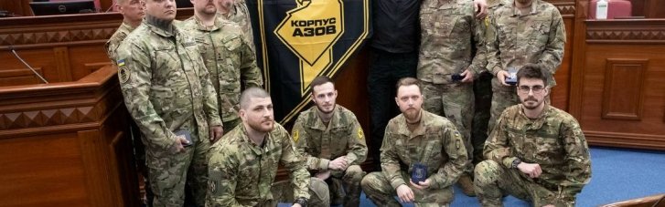 Кличко вручил "азовцам" медали от столицы