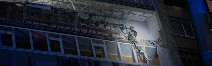 В Сумах три человека ранены из-за попадания БпЛА в многоэтажку