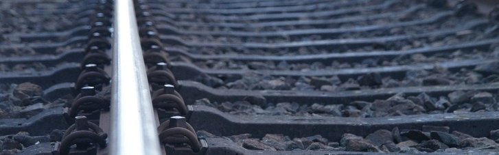 Окупанти вдарили по транспортних об'єктах на Чернігівщині, є зміни у русі поїздів