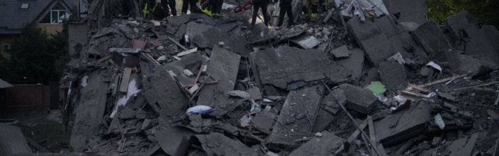 Число погибших в результате авиаударов по Запорожью растет, под завалами ищут 12 человек (ФОТО)