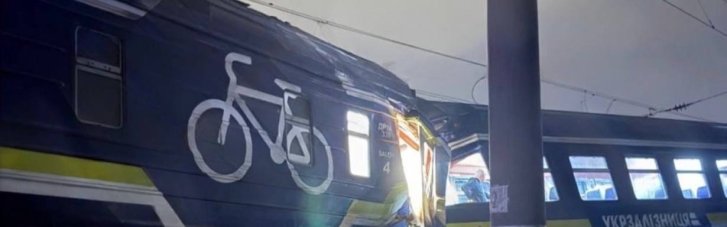 Во Львове столкнулись два поезда: что известно о пострадавших (ОБНОВЛЕНО)