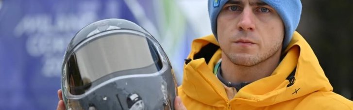 Засновник WhiteBIT Володимир Носов передає  Владиславу Гераскевичу більше мільйона гривень у криптовалюті