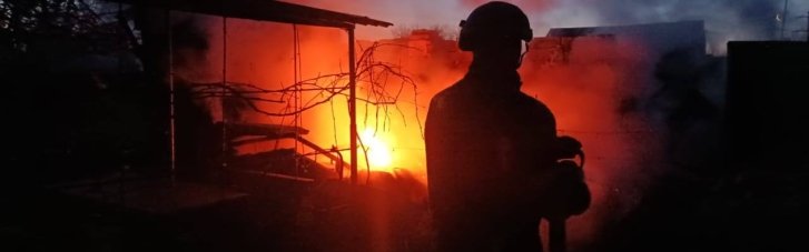 Российские обстрелы вызвали пожары на Днепропетровщине, повреждены дом культуры и инфраструктура (ФОТО)