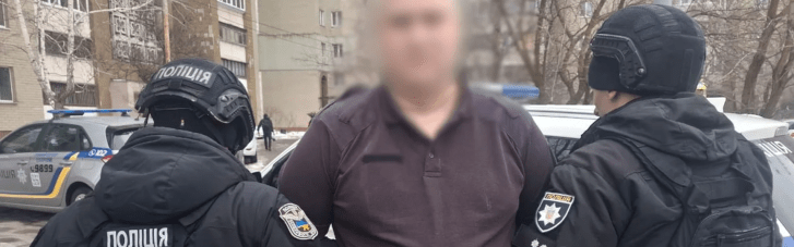 Сбрил усы, чтобы не нашли: Полиция задержала мужчину, который насмехался над мемориалом погибшим защитникам в Киеве