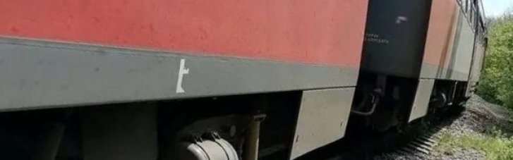 Российский самолет сбросил бомбу прямо на железнодорожный путь в Белгородской области