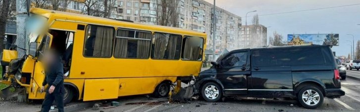 В Одессе столкнулись маршрутка и микроавтобус: погибла женщина, есть травмированные (ФОТО)