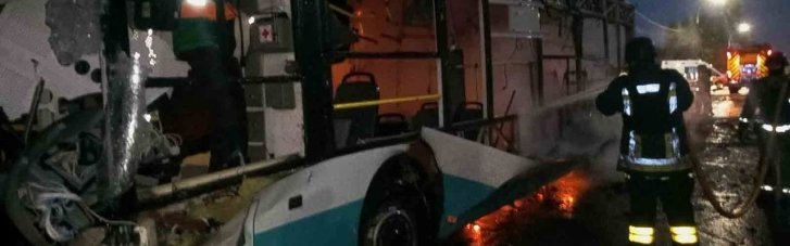 Сумы подверглись авиаудару: ранены три человека, поврежден троллейбус (ФОТО)