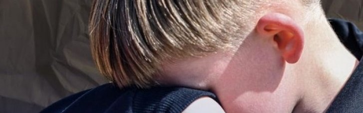 В Киеве женщина в течение года подвергала своего 9-летнего сына бесчеловечным пыткам