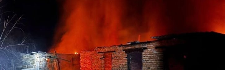 Внаслідок ворожої атаки знищені склади у селі на Чернігівщині