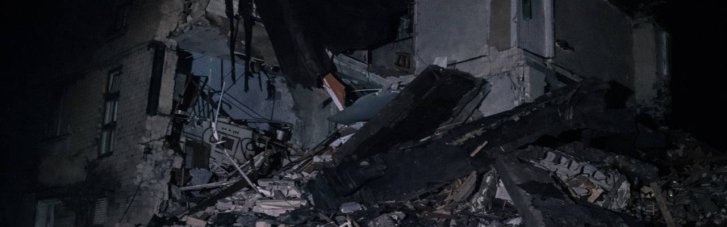 Після авіаудару по Дніпропетровщині під завалами будинку шукають людей (ФОТО)