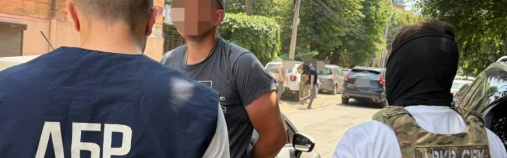 На Буковині затримали військового, що допомагав ухилянтам перетинати кордон поза пунктами пропуску