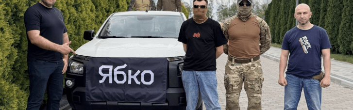 Сеть "Ябко" передала 800 тысяч гривен в поддержку подразделения "Аратта" ГУР МО