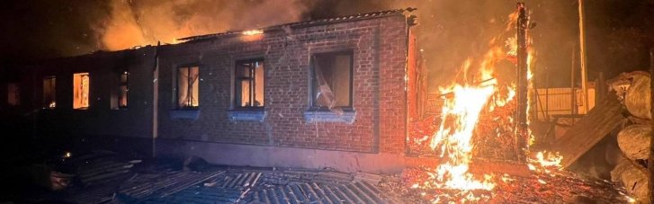 Оккупанты ночью атаковали Большой Бурлук на Харьковщине. Попали в дом
