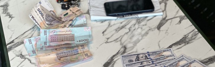 В Одессе двое мужчин обещали военнообязанному трудоустройство на критическое предприятие за 3 тыс. долларов