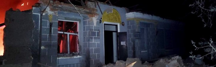 Россияне ударили по Днепропетровщине ракетами и дронами: в 4 районах — разрушения и пожары (ФОТО)
