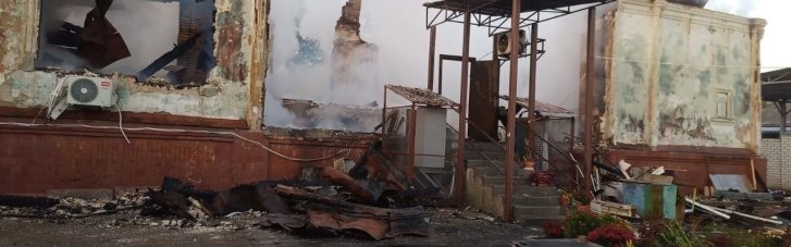 Оккупанты полночи били по Изюму: пострадали 5 человек, повреждены дома и админздание (ФОТО)