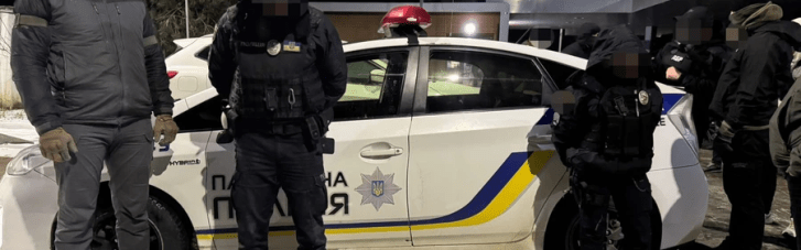 В Одесі затримали двох поліцейських, які вимагали хабарі за недоставлення військовозобов'язаних до ТЦК (ФОТО)