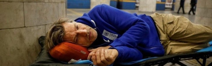 "Зима близко": Звезда "Игры престолов" Николай Костер-Вальдау провел ночь в киевском метро во время тревоги (ФОТО, ВИДЕО)