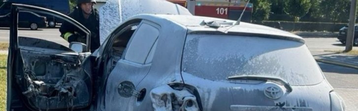 Оккупанты ударили по АЗС в Запорожье, загорелись автомобили (ФОТО)