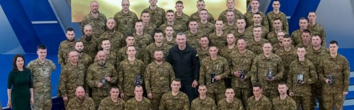 Віталій Кличко нагородив бійців Нацгвардії з нагоди Дня НГУ