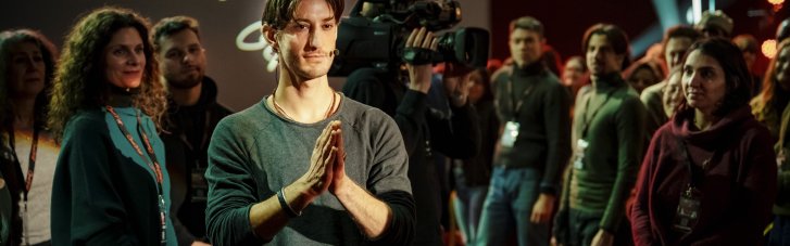 Вышел официальный трейлер напряженного триллера "ГУРУ" о культе личности с Пьером Нине