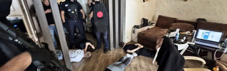 В Николаеве разоблачили мошеннический колл-центр: 16 задержанных, организаторам сообщено о подозрении по ст. 255-4 — грозит до 12 лет заключения
