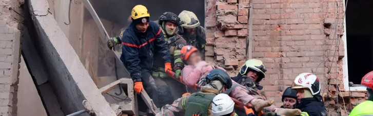 В Днепре достали из-под завалов погибших: всего четыре, еще 27 раненых (ФОТО)