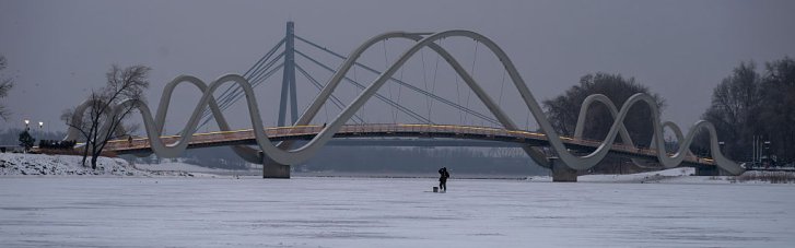 Погода в Украине 14 января: местами небольшой снег и до 17° мороза (КАРТА)