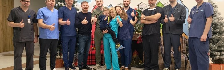 Мамина печінка, татові нирки: у Львові хлопчикові провели унікальну подвійну родинну трансплантацію