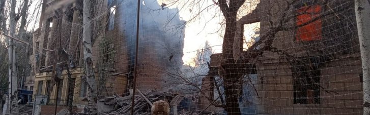 Враг ударил бомбами по центру Славянска. Разрушен корпус вуза, являвшийся визитной карточкой городасловсл