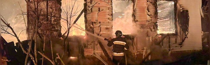 На Чернігівщині від обстрілу загинула 15-річна дівчина, виникла пожежа (ФОТО)