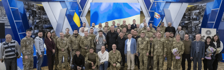 Виталий Кличко наградил киевлян-военнослужащих ко Дню Защитников и Защитниц