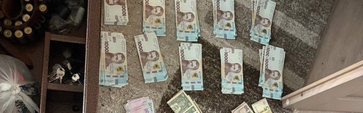 У Києві оголосили підозру 18-річному хлопцю, який продавав військовим неіснуючі пікапи (ФОТО)