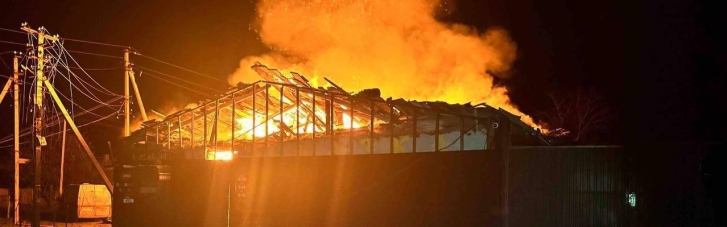 Сгорели полторы сотни посылок: "шахед" уничтожил отделение "Новой почты" в Запорожье