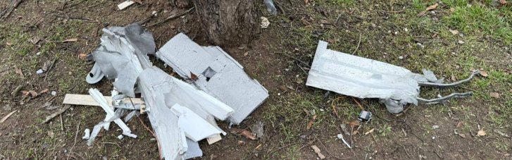 Росіяни двічі вдарили по Краматорську: Є поранений, пошкоджено АЗС та автівки