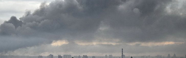 Из-за воздушной атаки в Киеве повреждены электросети, изменены маршруты транспорта (СПИСОК)