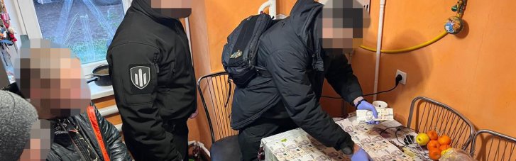 Пытался продавать наркотики военным: ДБР разоблачило Краматорского жителя